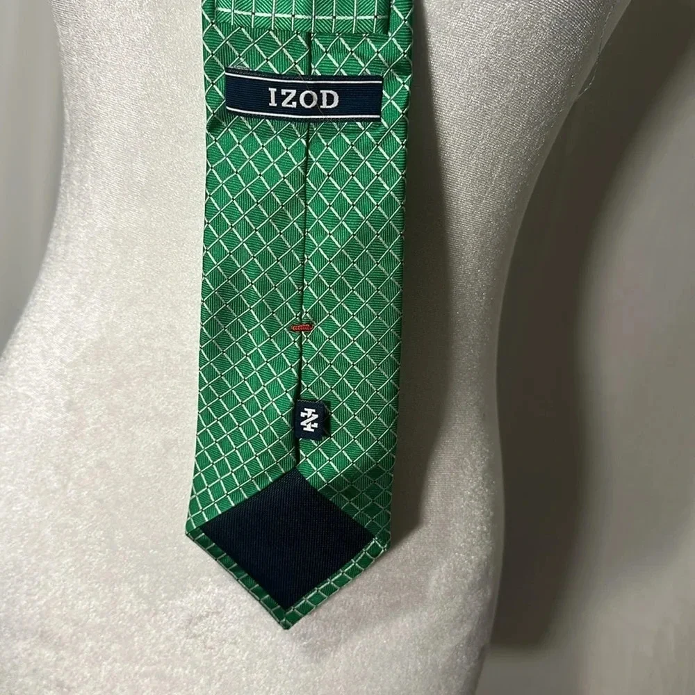 green & silver diamond 100% silk IZOD tie
